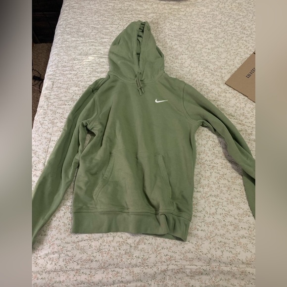 NIKE Sportswear Club Fleece Mens Hoodie - Picture 1 of 2